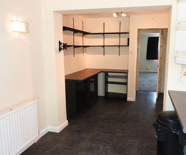 3 Bedroom Barn Conversion To Rent In Woodrush Way, Romford, Essex, RM6