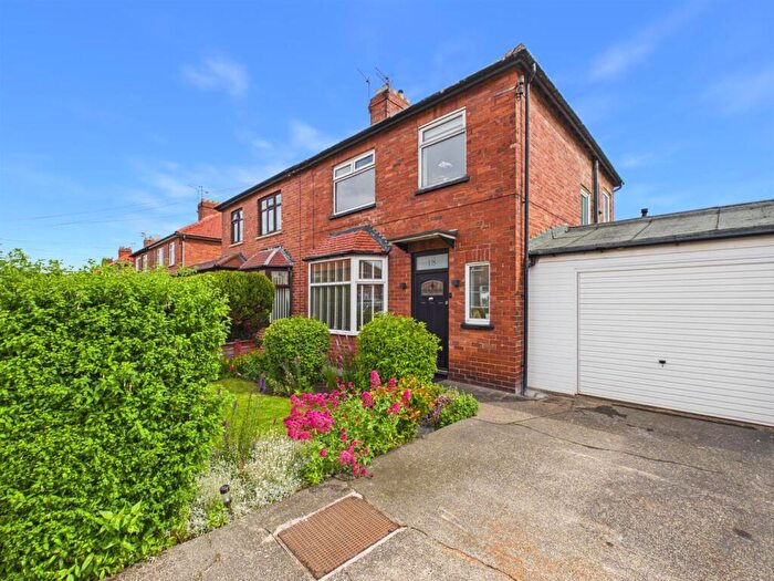 3 Bedroom Semi-Detached House For Sale In Hatherton Avenue, Cullercoats, NE30