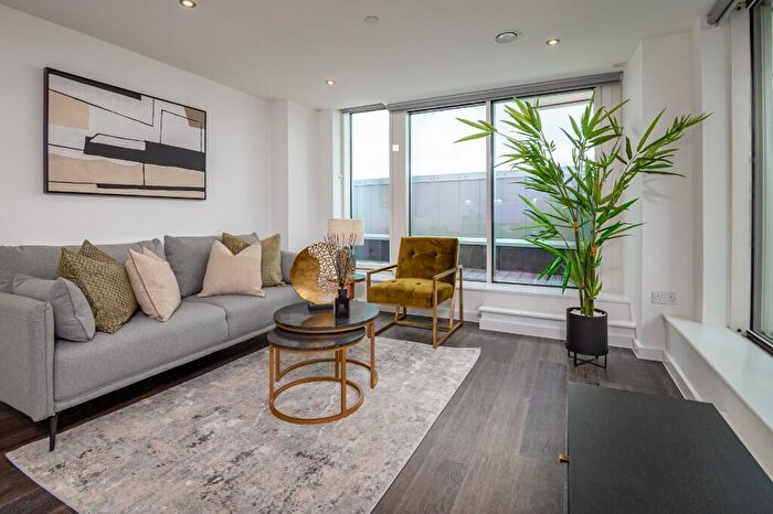 2 Bedroom Apartment To Rent In Centenary Plaza, Southampton, Hampshire, SO19