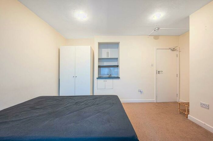 Studio To Rent In Market Place, Hampstead Garden Suburb, London, NW11