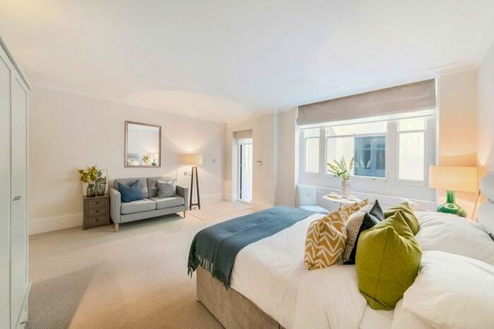 Studio To Rent In Eaton Square, Belgravia, London, SW1W