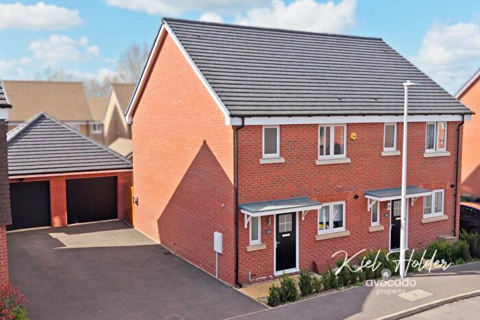 3 Bedroom Semi Detached House For Sale In Honey Bee Street, Fairfields Development, Calcot, Reading, RG31