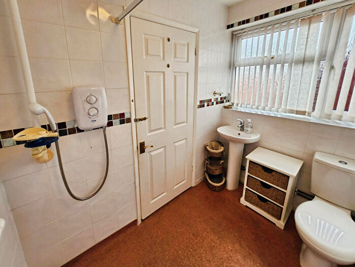 2 Bedroom Bungalow For Sale In Hales Park, Bewdley, DY12
