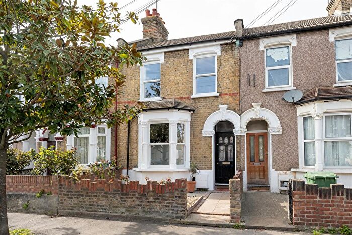 3 Bedroom Property For Sale In Kingsland Road, Plaistow, E13