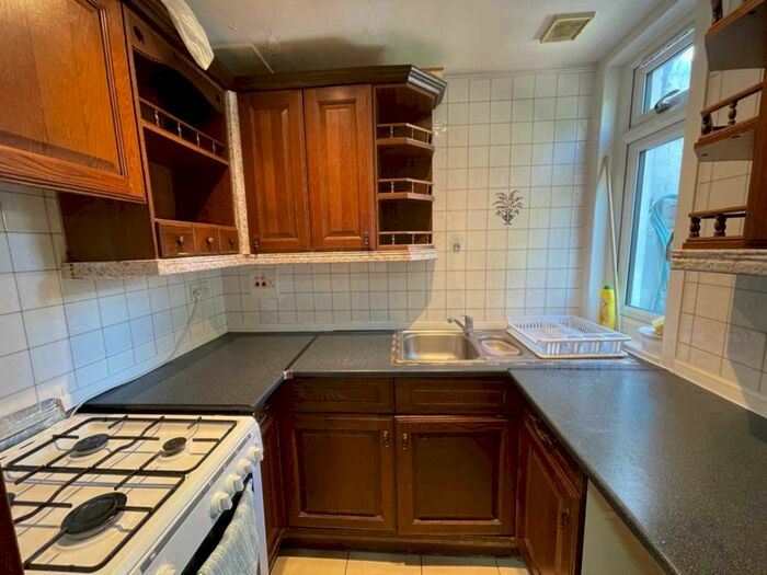 2 Bedroom Semi-Detached House To Rent In Botha Road, Plaistow, E13
