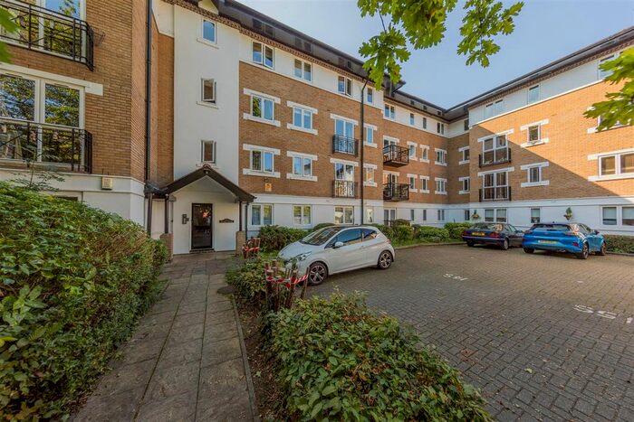 2 Bedroom Flat To Rent In Makepeace Road, London, E11