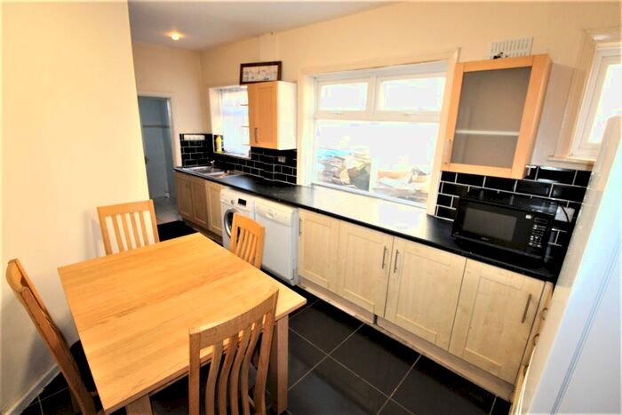 5 Bedroom Semi-Detached House To Rent In Fletchamstead Highway, Coventry, CV4