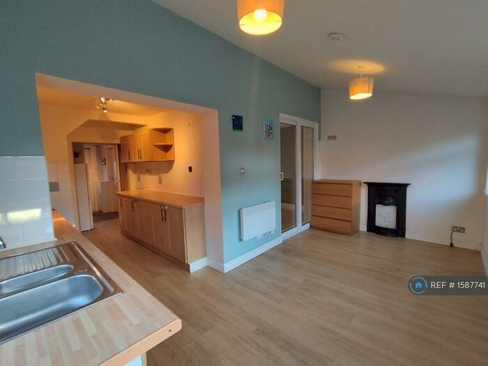 3 Bedroom End Of Terrace House To Rent In Sefton Crescent, Sale, M33