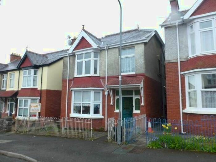 2 Bedroom Flat To Rent In Myrddin Crescent, Carmarthen, Carmarthenshire, SA31
