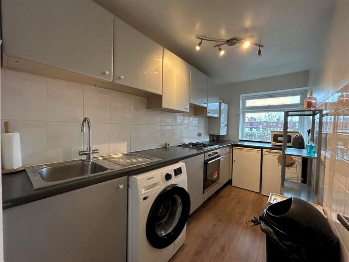 2 Bedroom Flat To Rent In Inglis Road, London, W5
