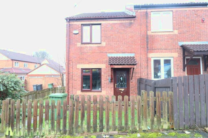 2 Bedroom House To Rent In Raynville Walk, Leeds, West Yorkshire, Uk, LS13