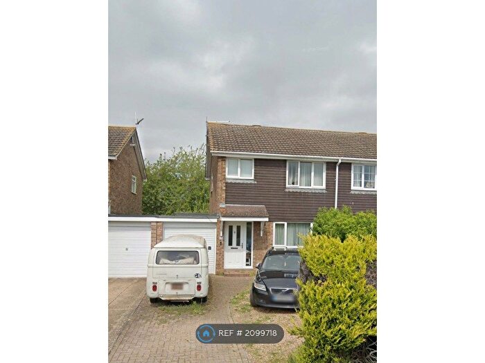 3 Bedroom Terraced House To Rent In Keats Close, Newport Pagnell, MK16