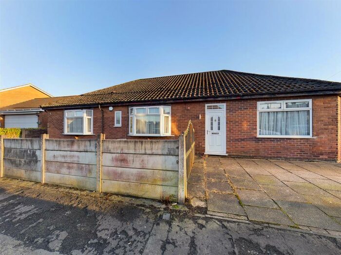 4 Bedroom Bungalow To Rent In Ennerdale Road, Astley, Manchester, M29