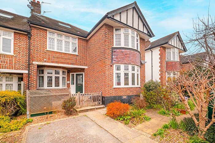3 Bedroom Maisonette For Sale In Glendale Drive, London, SW19