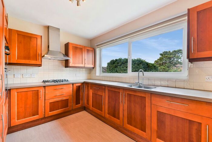 2 Bedroom Flat To Rent In Perivale Lane, Perivale, Greenford, UB6