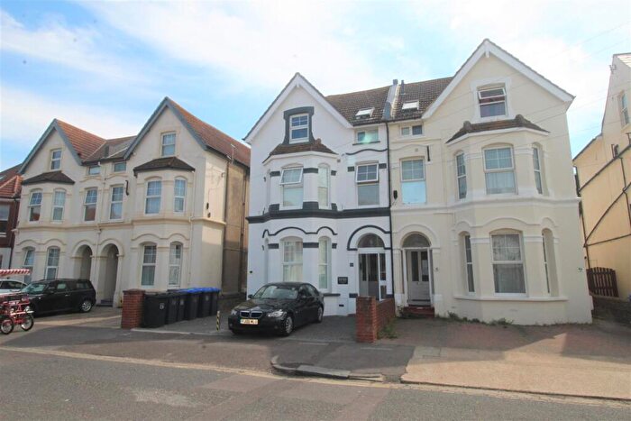 1 Bedroom Flat To Rent In Queens Road, Worthing, West Sussex, BN11