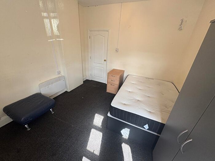 1 Bedroom Terraced House To Rent In Abbey Road, Smethwick, B67