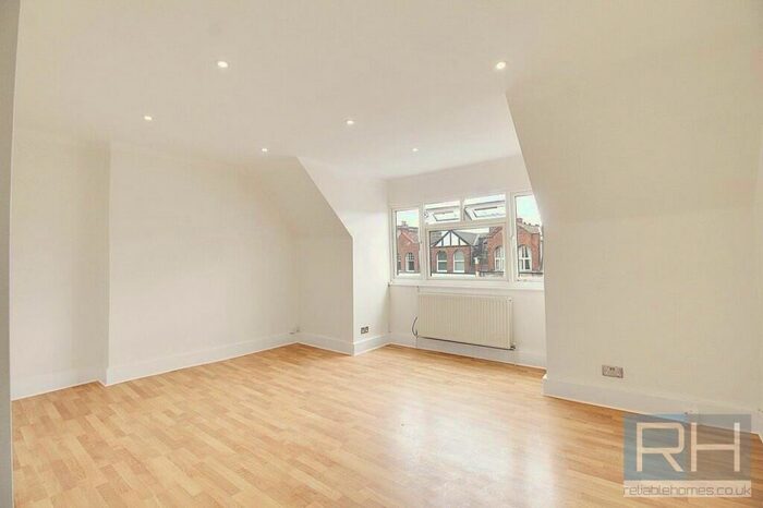 2 Bedroom Apartment To Rent In Topsfield Parade, London, N8