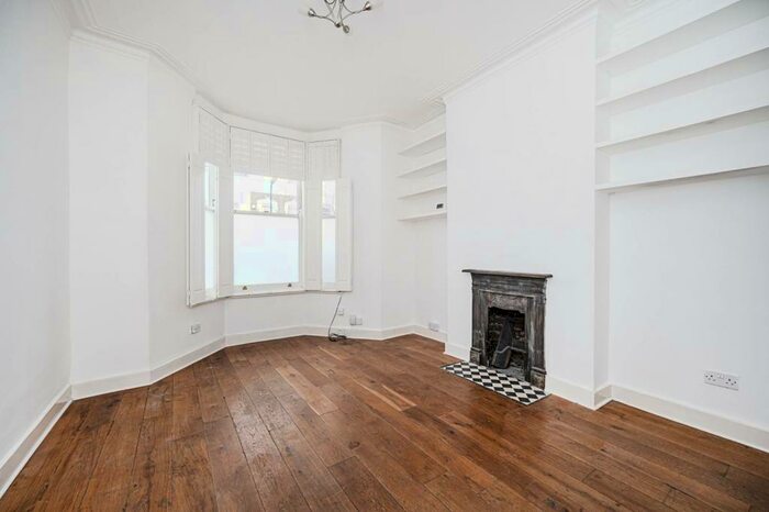 1 Bedroom Flat To Rent In Palatine Road, Stoke Newington, London, N16