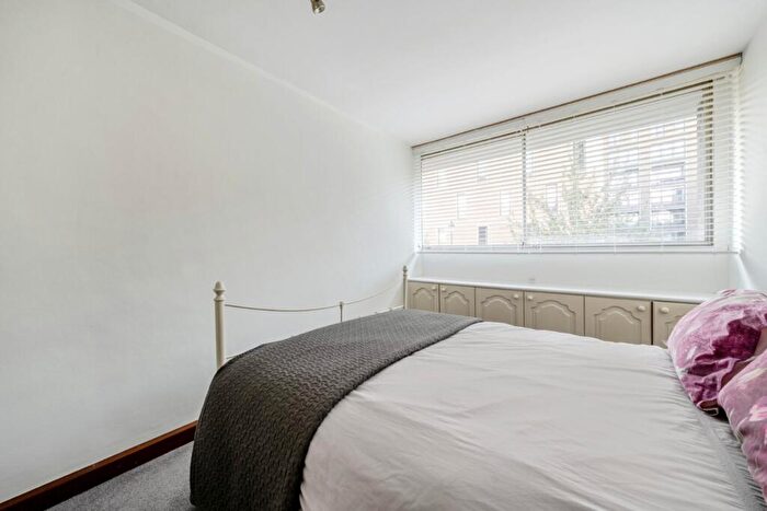 2 Bedroom Flat For Sale In Golden Lane Estate, Clerkenwell, London, EC1Y