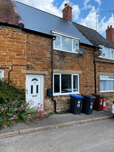 2 Bedroom Terraced House To Rent In High Street, NN11