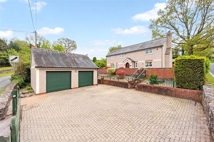 4 Bedroom Equestrian Facility For Sale In Cefn-y-Bedd, Wrexham, LL12