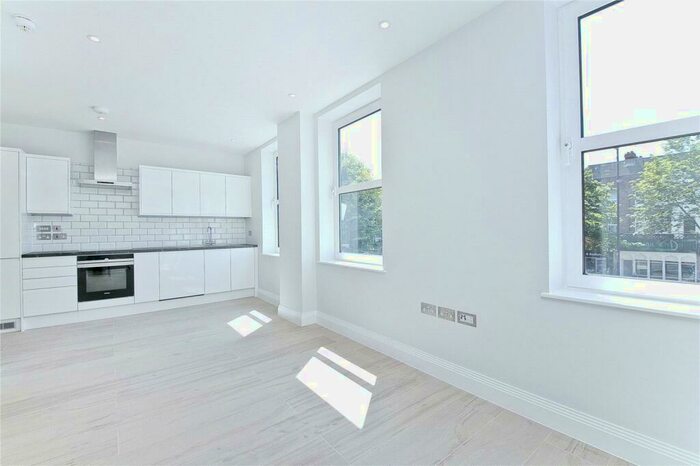 Apartment To Rent In Holloway Road, Holloway, London, N7