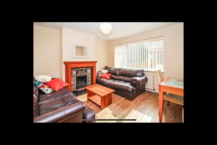 2 Bedroom Flat To Rent In Luther King Close, Walthamstow, E17