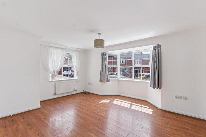 4 Bedroom Semi-Detached House For Sale In Whitehorse Lane, Stevenage, SG1