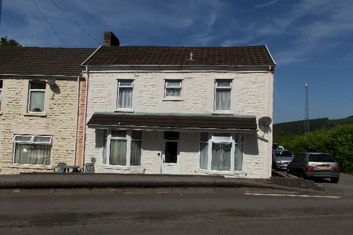 1 Bedroom Apartment To Rent In Woodland Villas, CF72