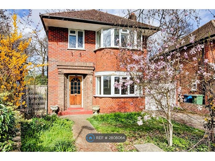4 Bedroom Detached House To Rent In Wychwood Avenue, Edgware, HA8