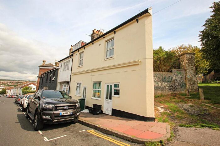 4 Bedroom End Of Terrace House To Rent In Islingword Road, Brighton, East Sussex, BN2