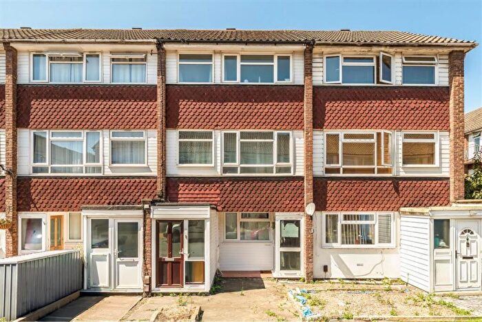 2 Bedroom Maisonette For Sale In Alanthus Close, Lee, SE12