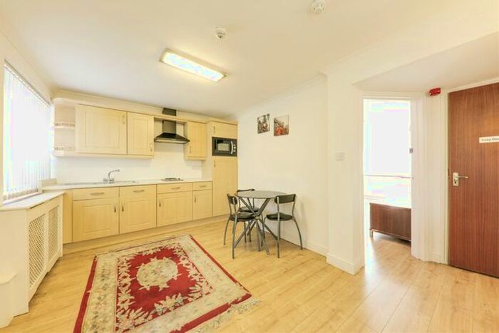 1 Bedroom Flat To Rent In Reading Road, Winnersh, Wokingham, Berkshire, RG41