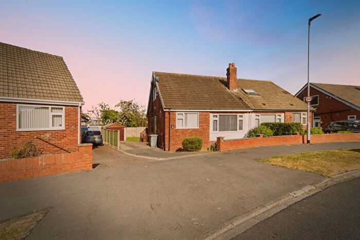 3 Bedroom Semi-Detached House For Sale In Red Hall Drive, Leeds, LS14