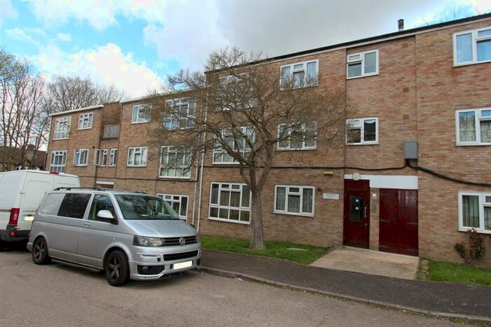1 Bedroom Flat To Rent In Coney Burrows, Chingford, E4