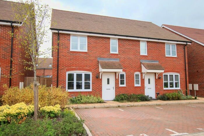 3 Bedroom Semi-Detached House To Rent In Lockhart Drive, Wokingham, RG40