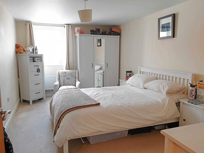 3 Bedroom Flat To Rent In Compair Crescent, Ipswich, IP2