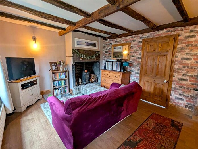 2 Bedroom Terraced House For Sale In Clay Pit Lane, Holywell Green, HX4