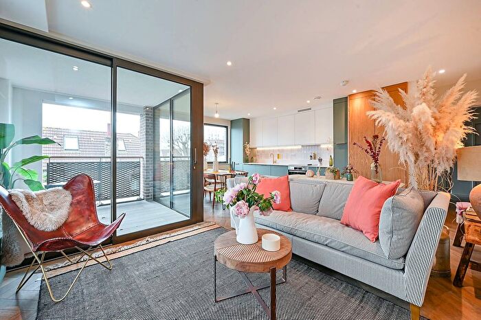 2 Bedroom Flat For Sale In Harlequin Court, Ealing, W5