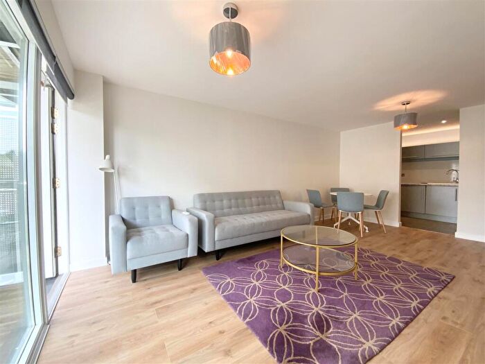 2 Bedroom Apartment To Rent In Victoria Wharf, Cardiff Bay, CF11