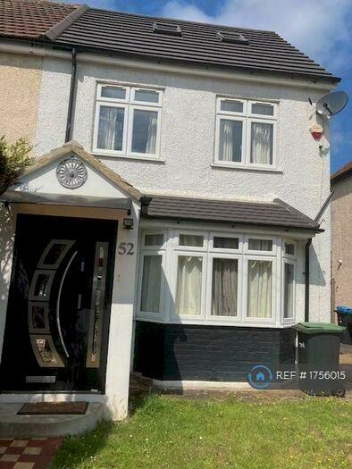 3 Bedroom Semi-Detached House To Rent In Lincoln Way, London, EN1