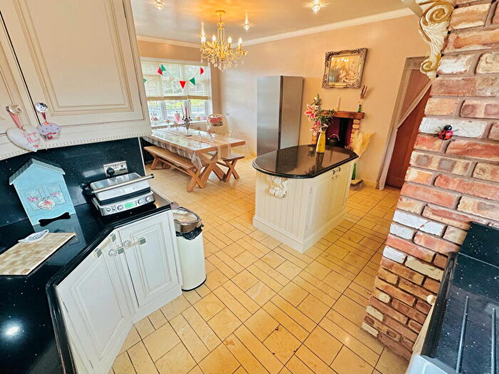 4 Bedroom Detached House For Sale In Brick Kiln Lane, Gornal Wood, DY3