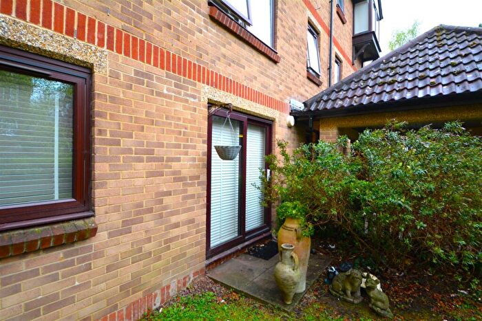1 Bedroom Apartment For Sale In Stokes Court, East Finchley, N2