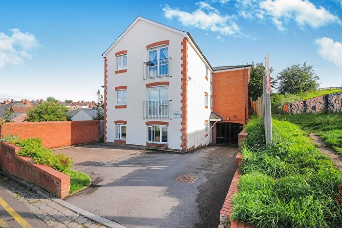 1 Bedroom Flat To Rent In Savernake Street, Swindon, SN1