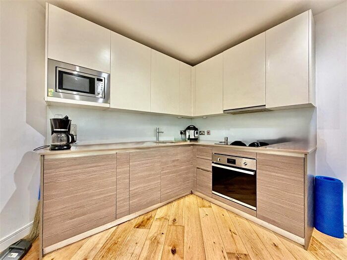 1 Bedroom Flat To Rent In Tryon Apartments, Balfour Road, Hounslow, TW3