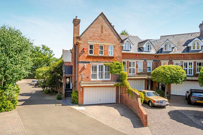 4 Bedroom Property For Sale In Chapel Square, Virginia Water, GU25