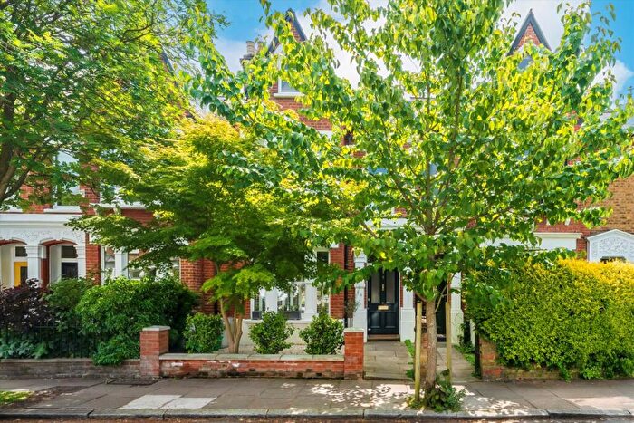 4 Bedroom Terraced House To Rent In Dresden Road, Highgate, N19