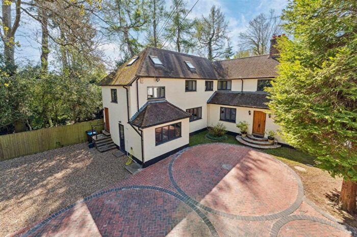 6 Bedroom Detached House For Sale In London Road, Berkhamsted, HP4