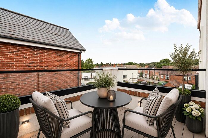 2 Bedroom Flat For Sale In The Oakfield, Station Road, Dorridge, B93